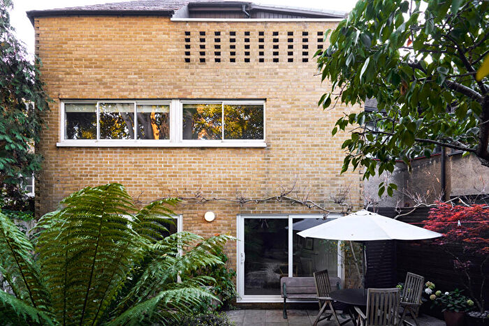6 Bedroom Semi-Detached House For Sale In Harley Grove, London, E3