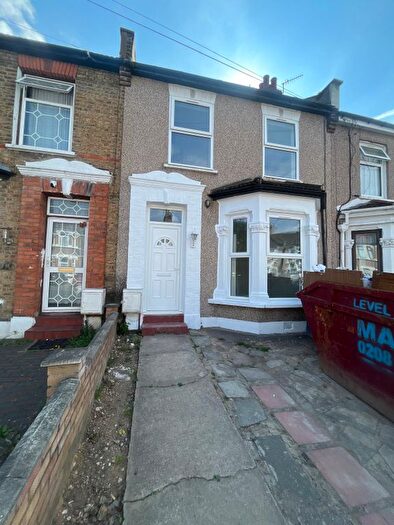 Detached House To Rent In Westwood Road, Seven Kings, Ilford, IG3