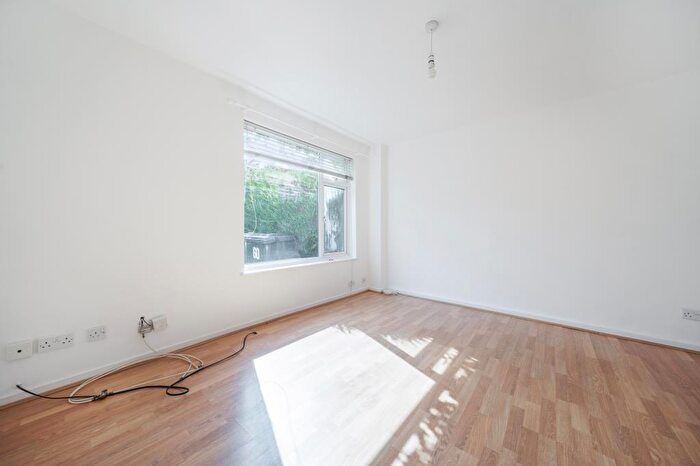 1 Bedroom Semi-Detached House To Rent In Peachcroft, Abingdon, OX14