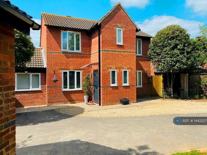 3 Bedroom Detached House To Rent In Holcot Lane, Portsmouth, PO3