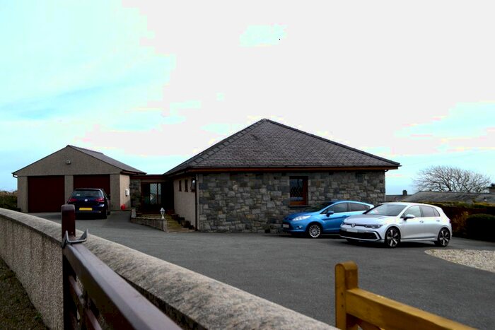 4 Bedroom Detached Bungalow For Sale In Mynytho, Pwllheli, LL53