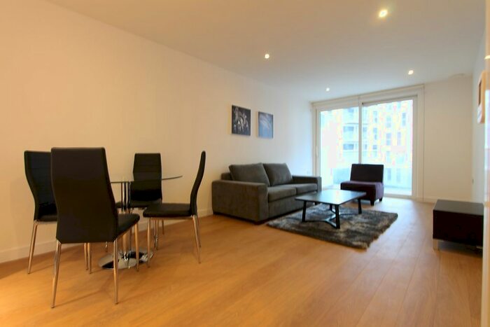 2 Bedroom Flat To Rent In Keats Apartments, Saffron Central Square, Croydon, CR0