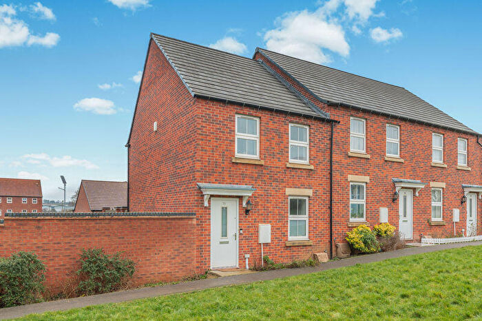 3 Bedroom End Of Terrace House For Sale In Bankside, Banbury, OX16