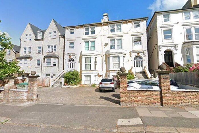 Studio To Rent In Croydon Road, London, SE20