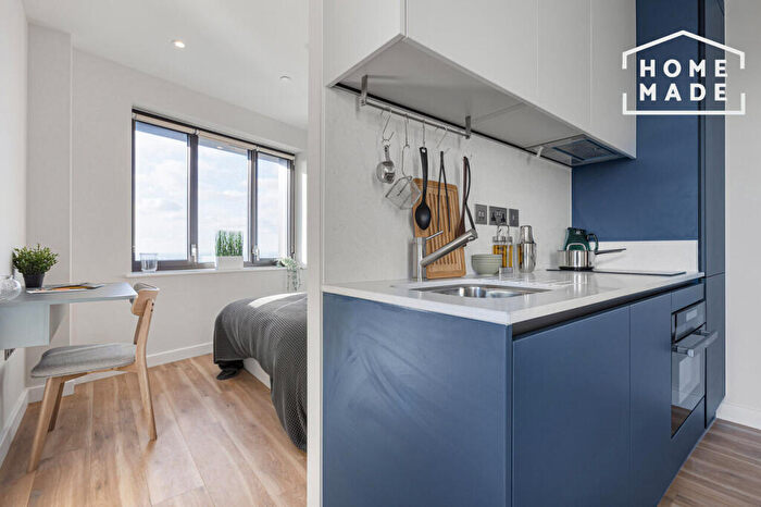 Flat To Rent In Enclave Croydon, CR0