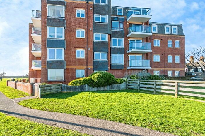 2 Bedroom Flat For Sale In Rock Gardens, Bognor Regis, PO21