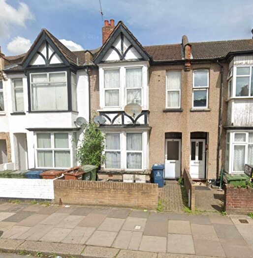 2 Bedroom Maisonette To Rent In Graham Road, Harrow, Middlesex, HA3