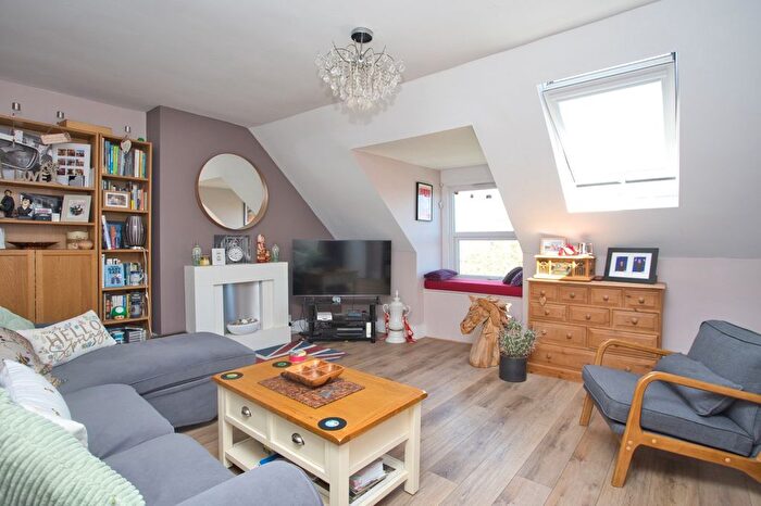 3 Bedroom Flat For Sale In Earls Avenue, Folkestone, Kent, CT20
