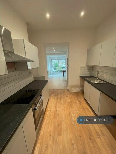 4 Bedroom Flat To Rent In Romilly Road, London, N4