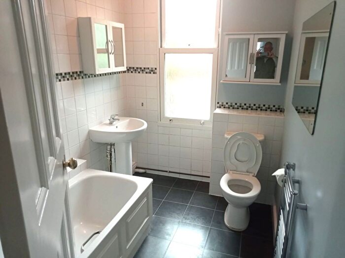 1 Bedroom Flat To Rent In Highwood Avenue, London, N12