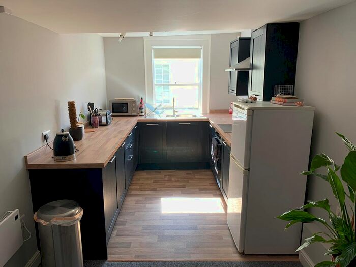 2 Bedroom Flat To Rent In High Street, Devizes, SN10