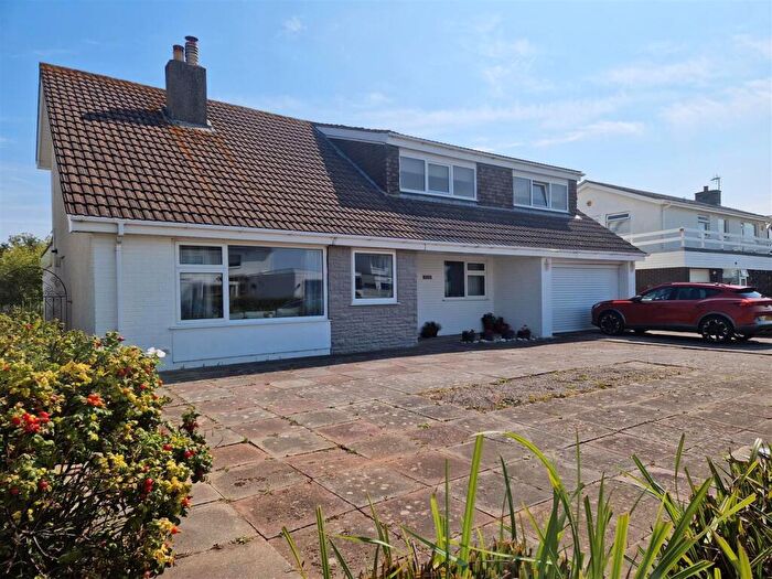 4 Bedroom Detached House For Sale In Rest Bay Close, Porthcawl, CF36