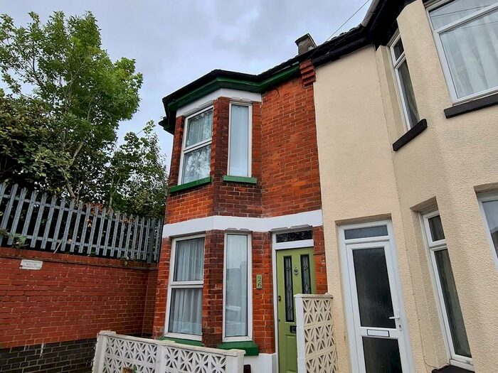 2 Bedroom End Of Terrace House To Rent In Queens Road, Southampton, SO15