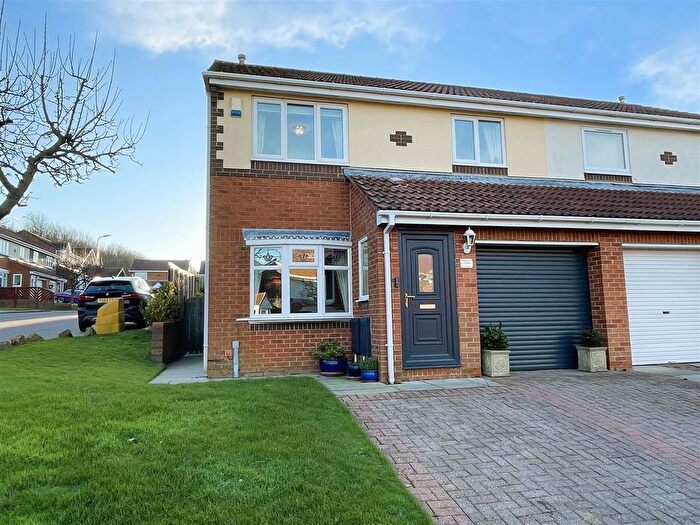 3 Bedroom Semi-Detached House For Sale In Beacon Glade, South Shields, NE34