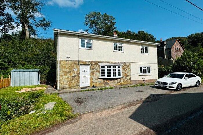 3 Bedroom Property To Rent In Broadlay, Ferryside, SA17