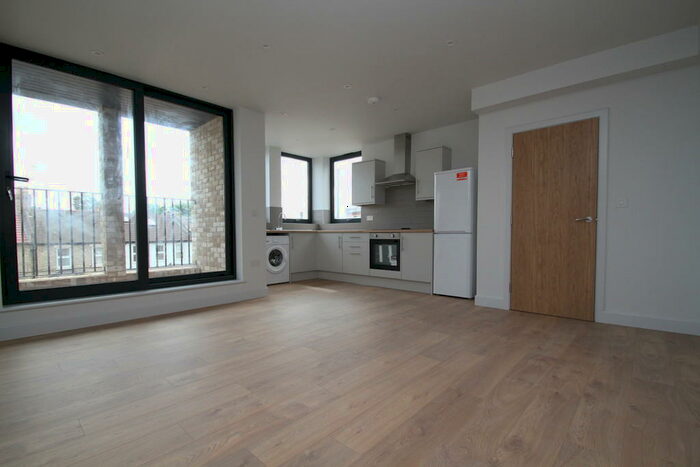 2 Bedroom Apartment To Rent In Chingford Road, London, E17