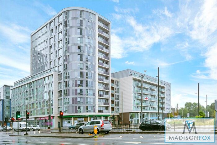 2 Bedroom Apartment To Rent In Rick Roberts Way, Stratford, London, Greater London, E15