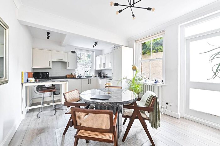 2 Bedroom Flat To Rent In Fulham Palace Road, Bishop's Park, London, SW6