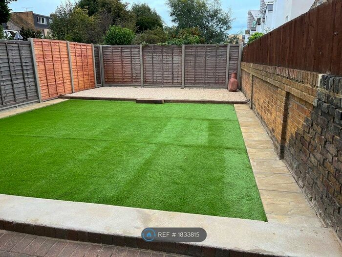 2 Bedroom Flat To Rent In Broughton Road, Ealing, London, W13