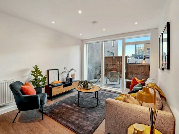 1 Bedroom Apartment To Rent In Propeller Crescent, Croydon, CR0