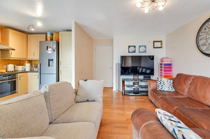 2 Bedroom Flat For Sale In New Road, Bedfont, Feltham, TW14