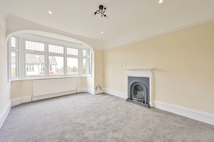 3 Bedroom Flat To Rent In Merton Hall Road, Wimbledon, London, SW19