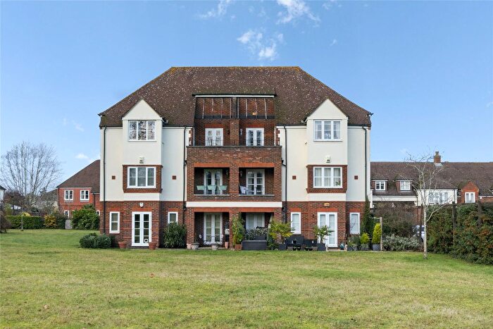 2 Bedroom Flat For Sale In St Martins Mews, Pyrford, Surrey, GU22