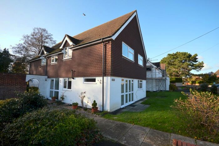 1 Bedroom Ground Flat To Rent In Monks Court, Waterford Lane, Lymington, Hampshire, SO41