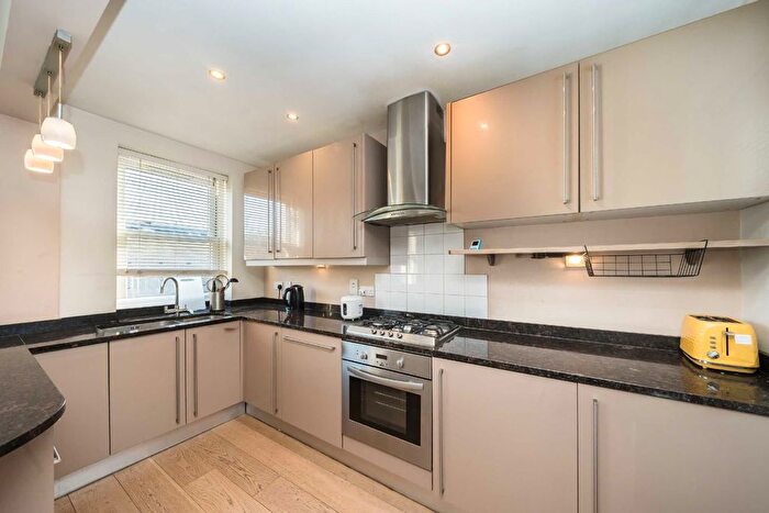 3 Bedroom Flat To Rent In Alexandra Road, Wimbledon, SW19