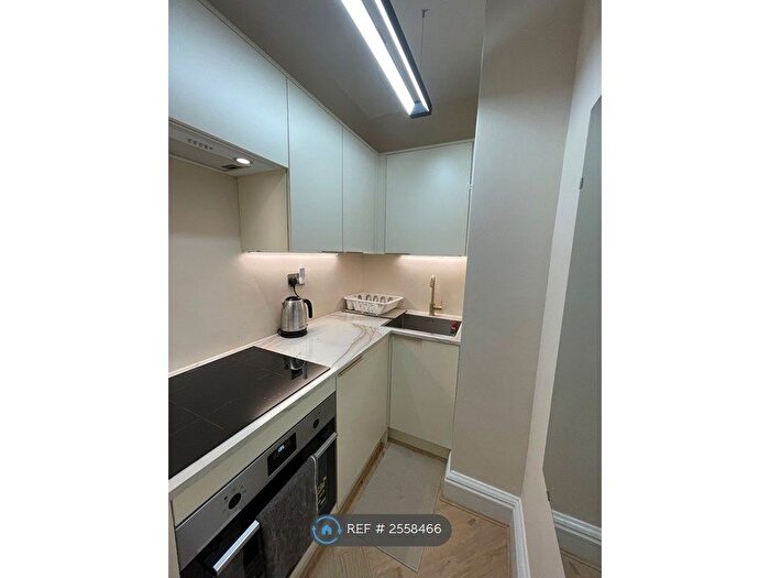 Studio To Rent In Russell Court, London, WC1H