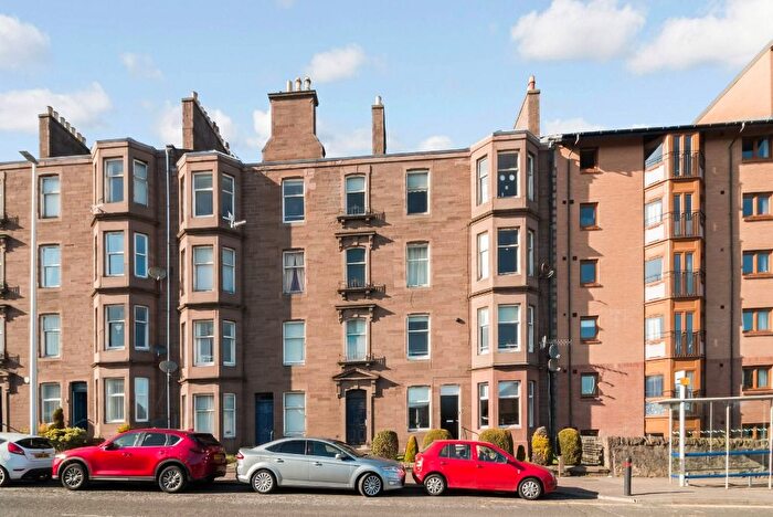 3 Bedroom Flat To Rent In Blackness Road, West End, Dundee, DD2