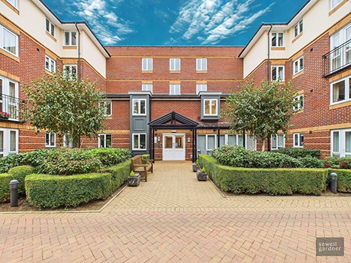 2 Bedroom Flat For Sale In High Street, Rickmansworth, WD3