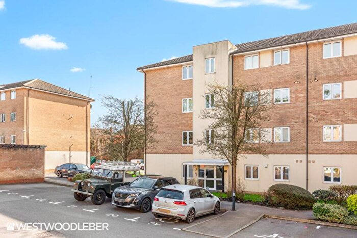 2 Bedroom Apartment For Sale In Waterfall Close, Hoddesdon, EN11