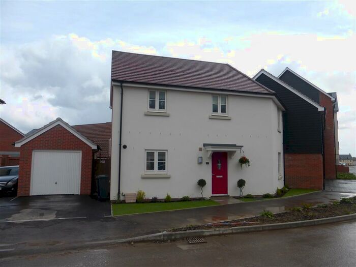 3 Bedroom House To Rent In Maple Road, Shaftesbury, SP7