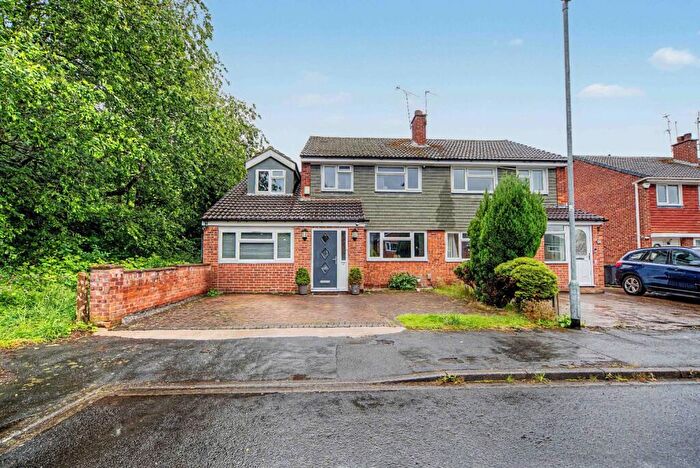 4 Bedroom Semi-Detached House For Sale In Sunningdale Way, Leeds, LS17