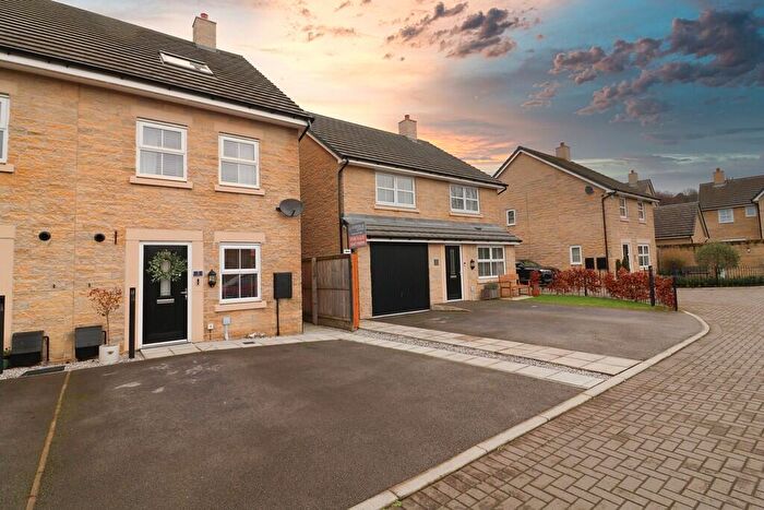 4 Bedroom Semi-Detached House For Sale In Valehouse Way, Tintwistle, Glossop, SK13