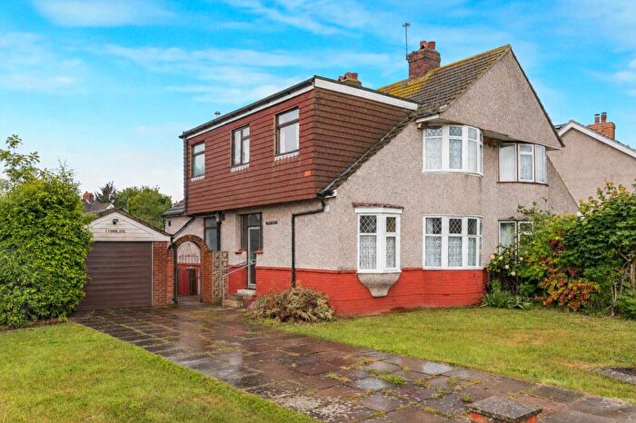 4 Bedroom Semi Detached House For Sale In York Avenue, Sidcup, DA15