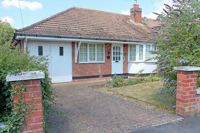 2 Bedroom Semi-Detached Bungalow For Sale In Charles Way, Oadby, LE2
