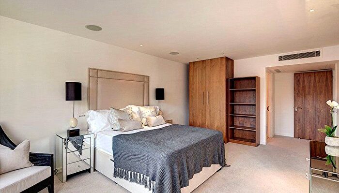 2 Bedroom Flat To Rent In Young Street, Kensington, W8