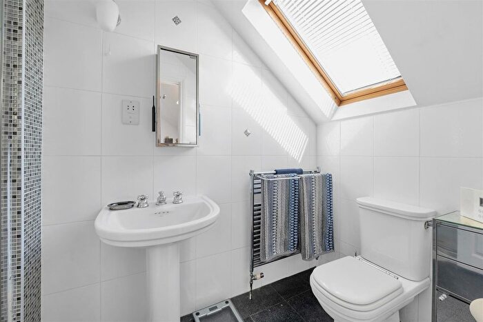5 Bedroom Detached House For Sale In Lime Avenue, Blackmore End, AL4