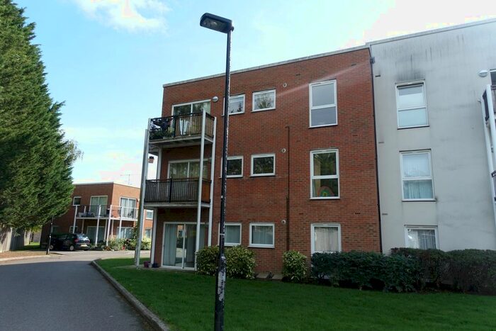 2 Bedroom Flat To Rent In Redhill, Surrey, RH1