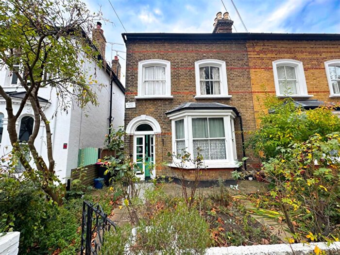 4 Bedroom Semi-Detached House For Sale In Cambridge Road, Southend-on-Sea, SS1
