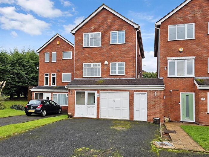 3 Bedroom Link Detached House For Sale In Dock Road, Stourbridge, DY8