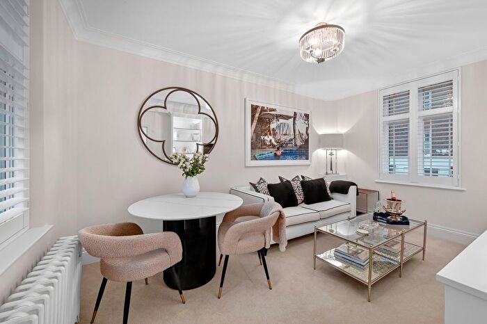 1 Bedroom Flat To Rent In Carisbrooke Court, Weymouth Street, W1G