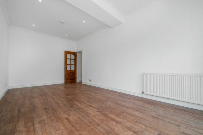 3 Bedroom Detached Bungalow For Sale In Balmuildy Road, Glasgow, Glasgow, G23