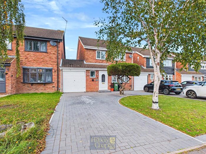 4 Bedroom Link Detached House For Sale In Rutland Close, Laindon, Essex, SS15