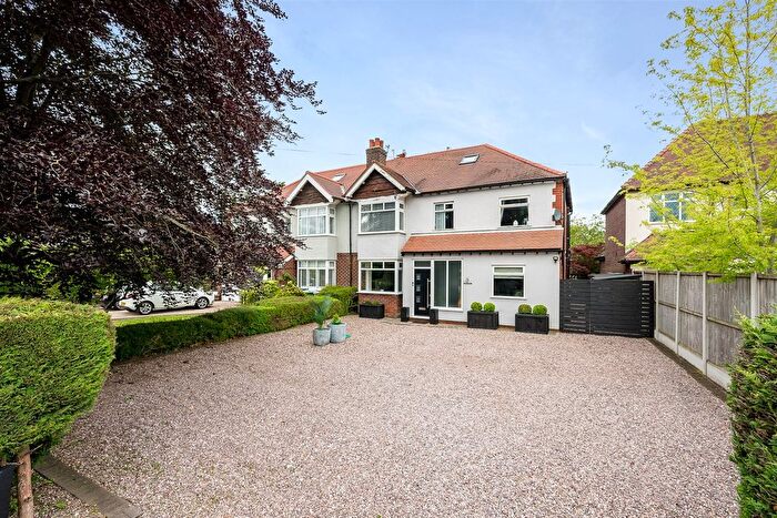 4 Bedroom Semi-Detached House For Sale In Wilmslow Road, Mottram St. Andrew, SK10