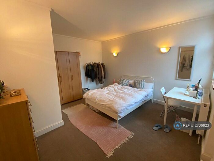 2 Bedroom Flat To Rent In Drake House, London, E1