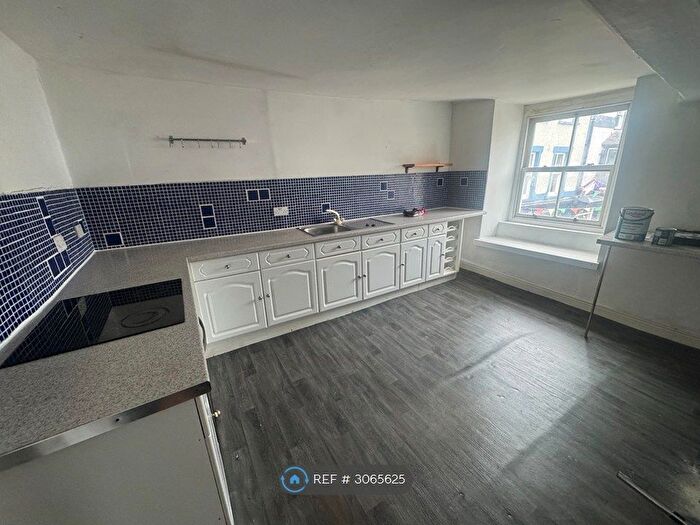 3 Bedroom Flat To Rent In Tan Y Graig, Llanrwst, LL26