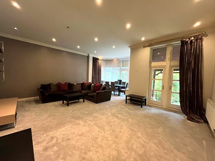 3 Bedroom Apartment To Rent In Needham Hall, Didsbury, M20